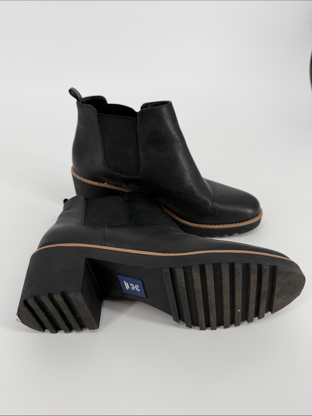 Everlane | Black Leather Chelsea Ankle Boots | Size 9 - Picture 2 of 3
